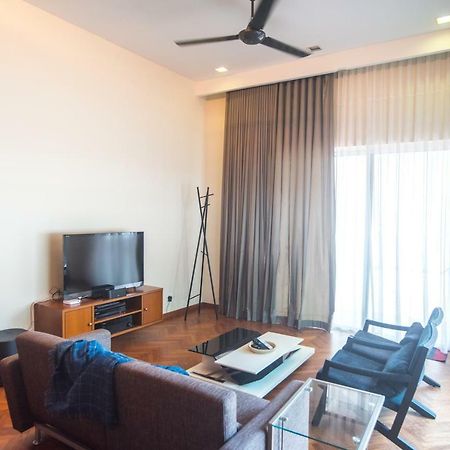 The Suites At Waterside Straits Quay By Plush Bagan Jermal Extérieur photo