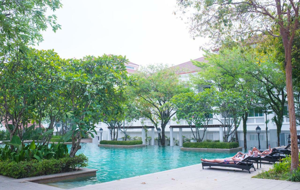 The Suites At Waterside Straits Quay By Plush Bagan Jermal Extérieur photo