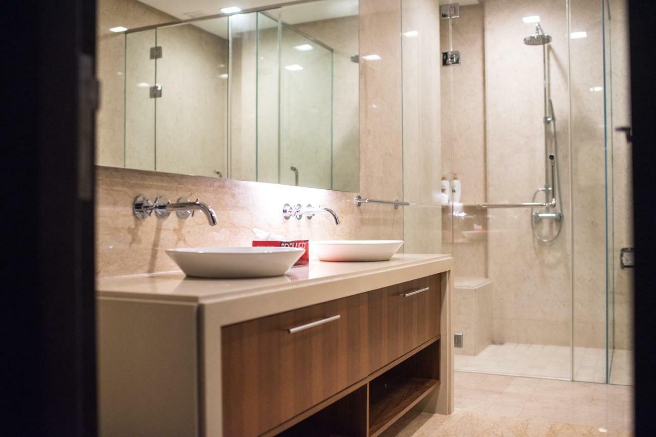 The Suites At Waterside Straits Quay By Plush Bagan Jermal Extérieur photo