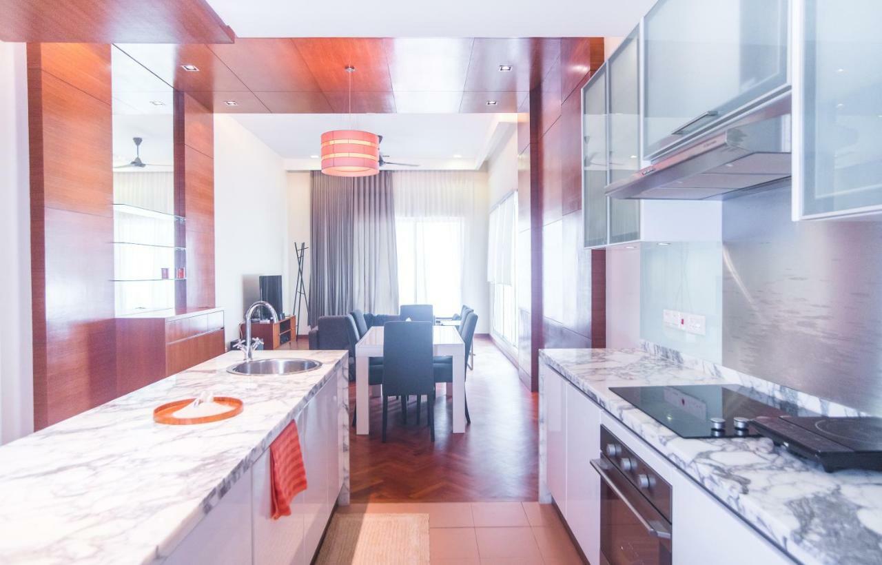 The Suites At Waterside Straits Quay By Plush Bagan Jermal Extérieur photo